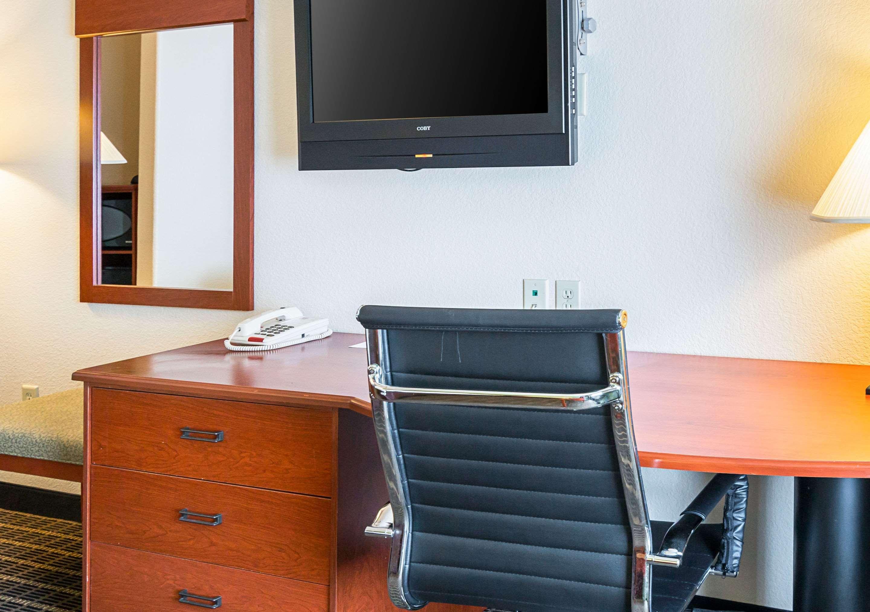 Clarion Inn & Suites Weatherford South Zewnętrze zdjęcie