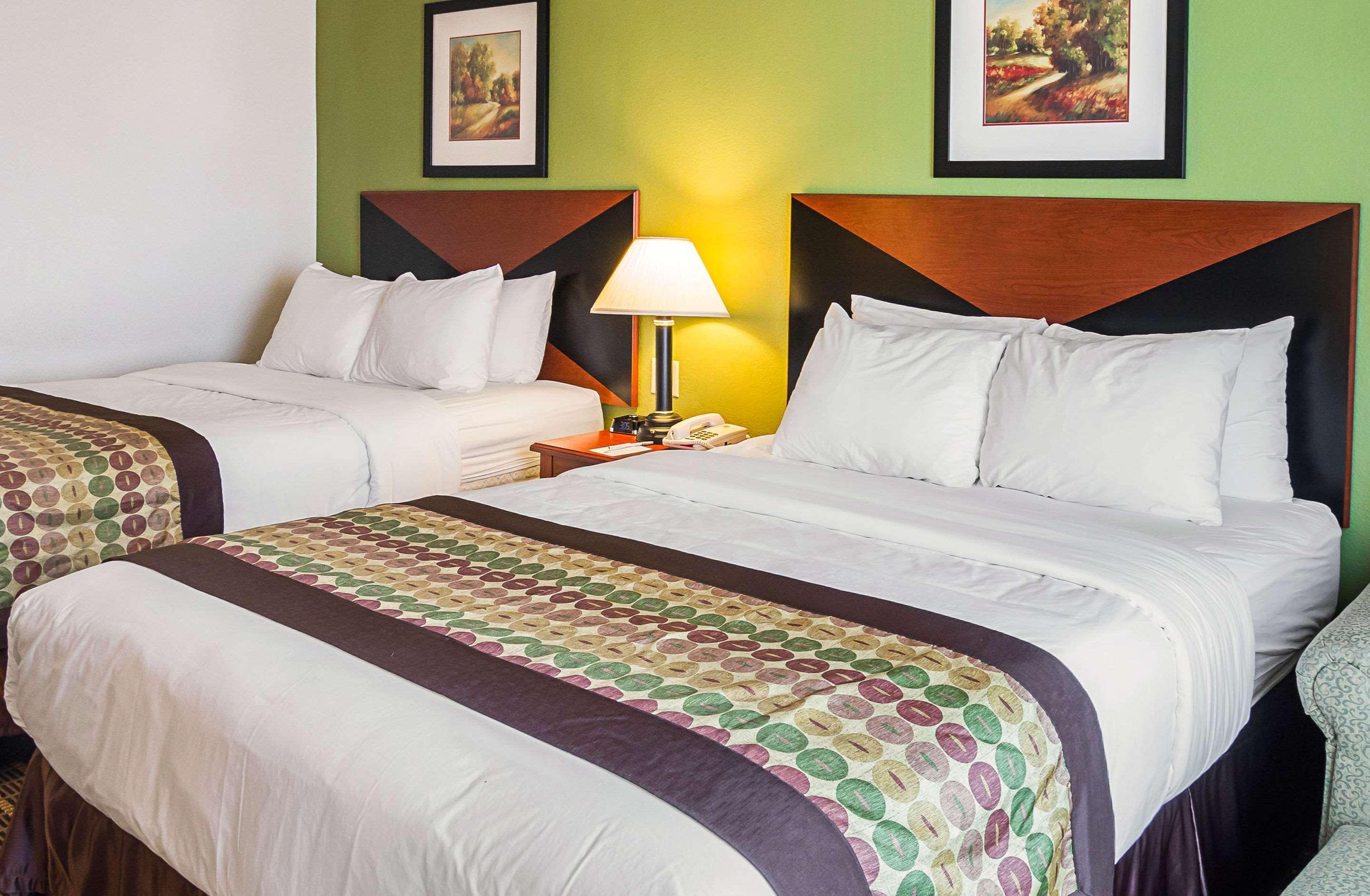Clarion Inn & Suites Weatherford South Zewnętrze zdjęcie