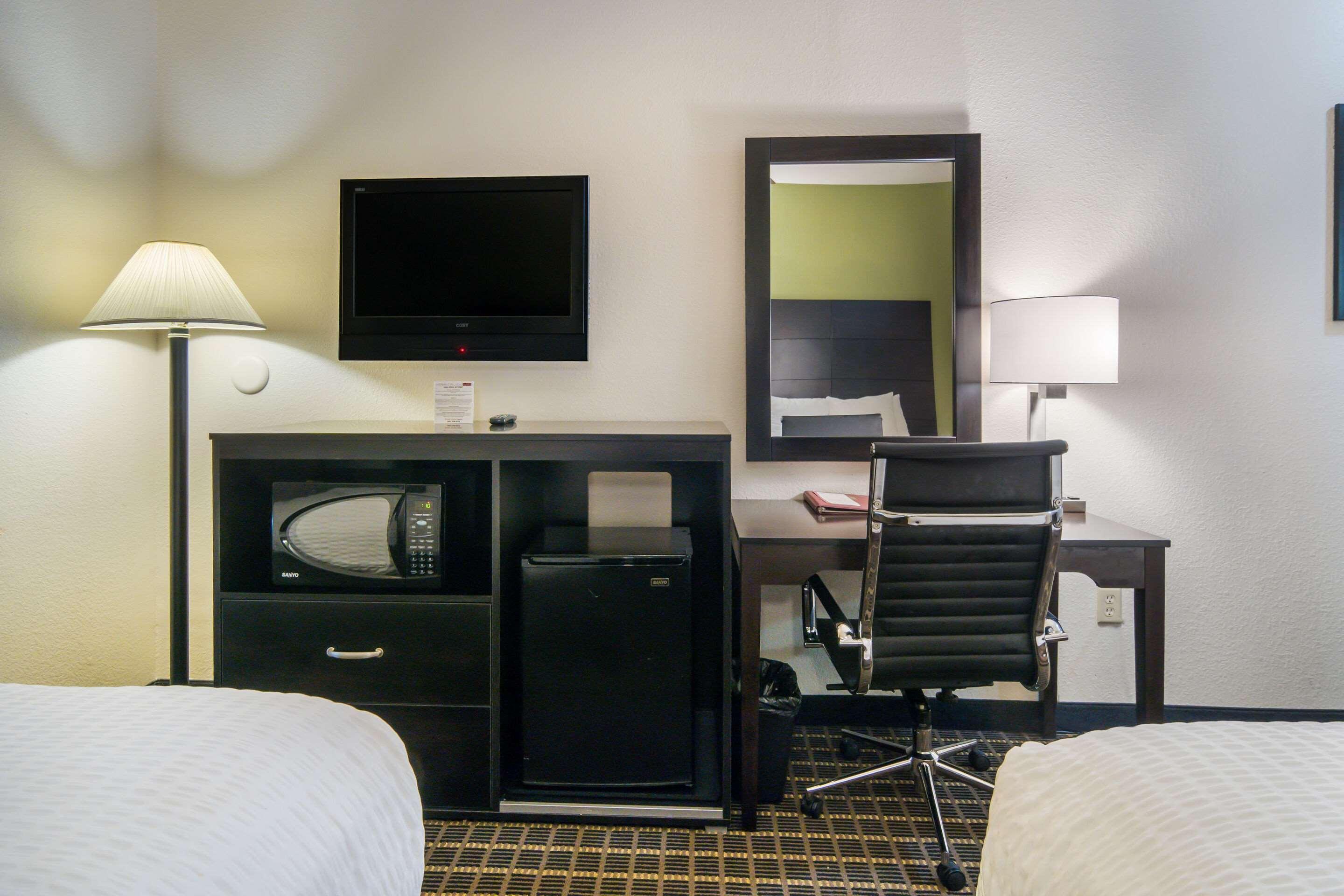 Clarion Inn & Suites Weatherford South Zewnętrze zdjęcie