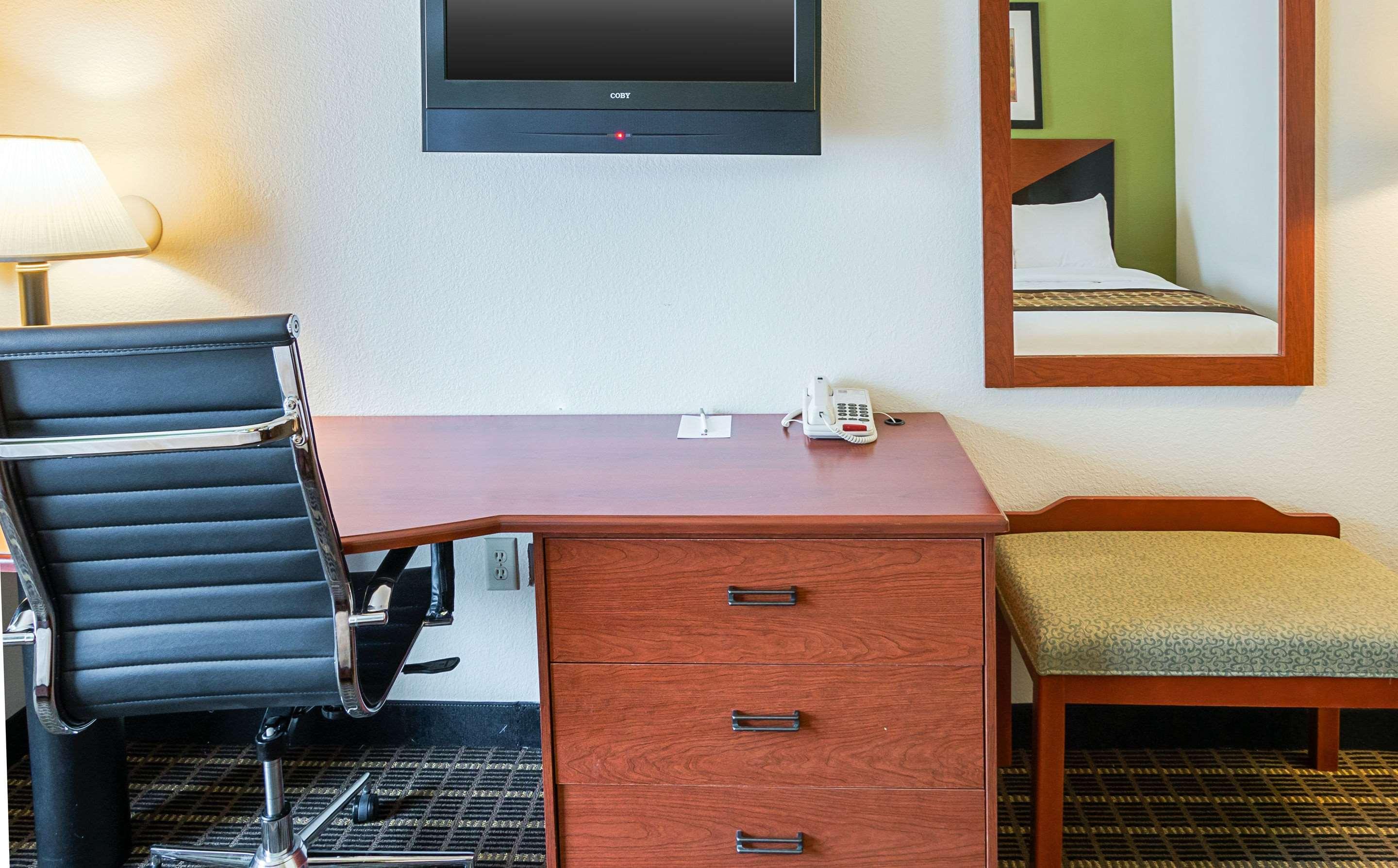 Clarion Inn & Suites Weatherford South Zewnętrze zdjęcie