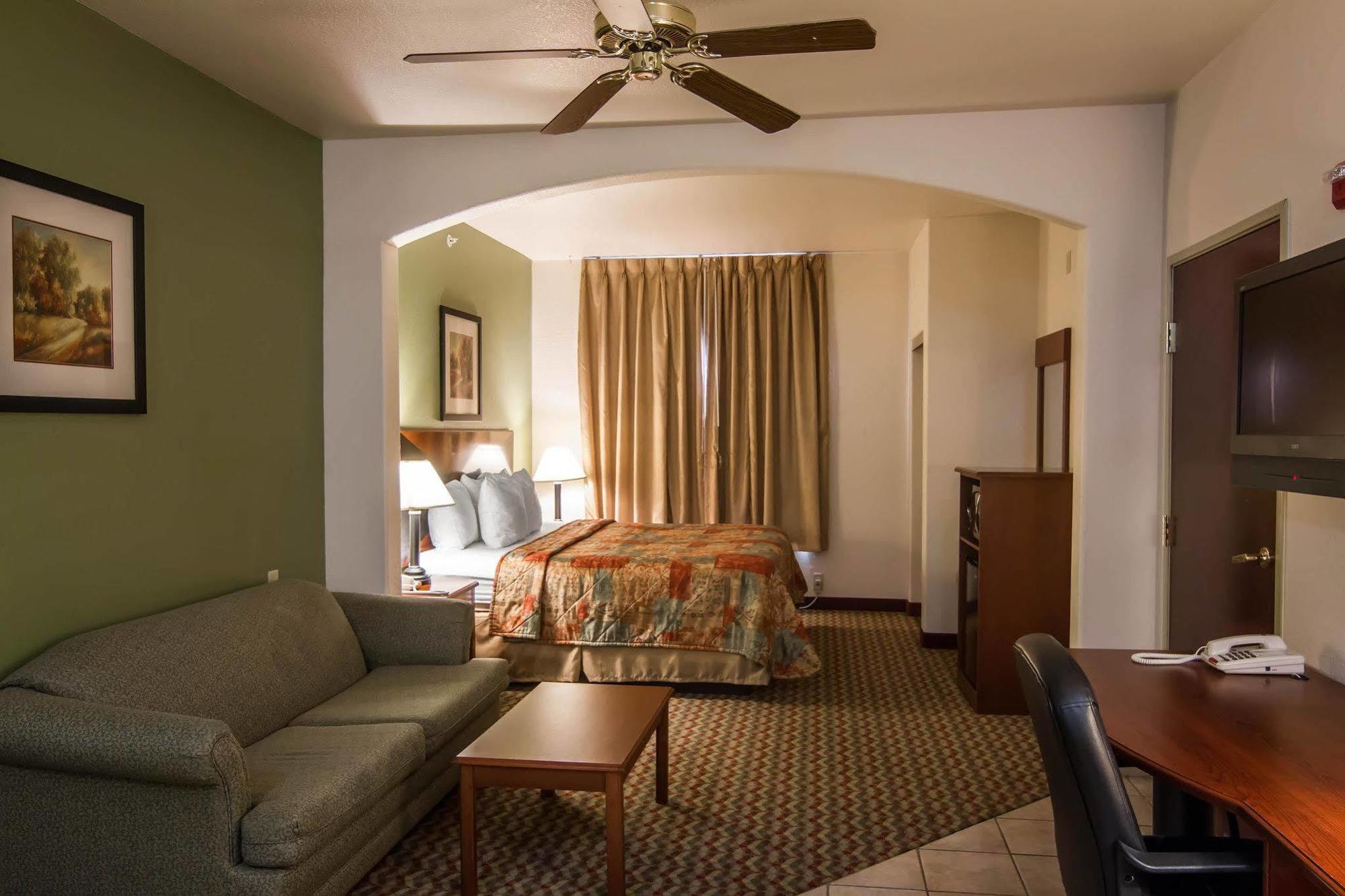Clarion Inn & Suites Weatherford South Zewnętrze zdjęcie